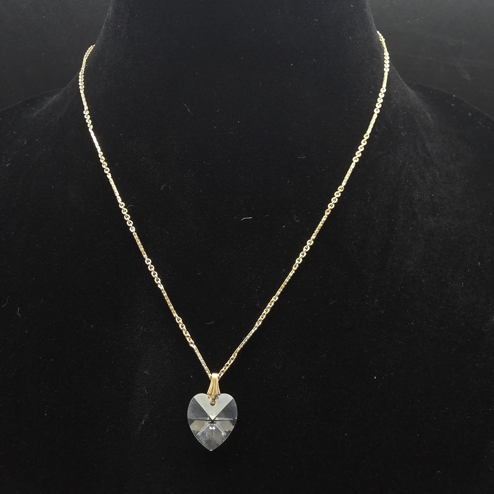 Avon Faceted Heart Pendant Necklace Gold Tone Acrylic Vintage Jewelry